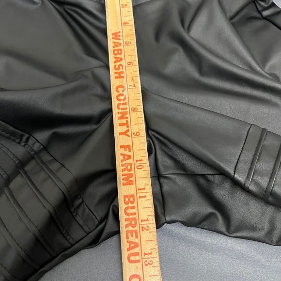 TORRID Faux Leather Moto Leggings Black Paneled Stretchy Pants Womens Size 1 - Picture 4 of 8